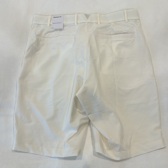 NIKE Golf Standard Fit Golf Shorts - Picture 3 of 3